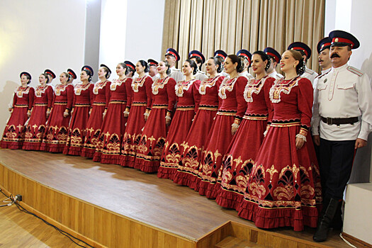 В Таганроге открылась выставка к 90-летию Ансамбля песни и пляски донских казаков