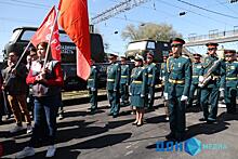 Почти 300 машин: в Ростов прибыл состав с автомобилями для фронта