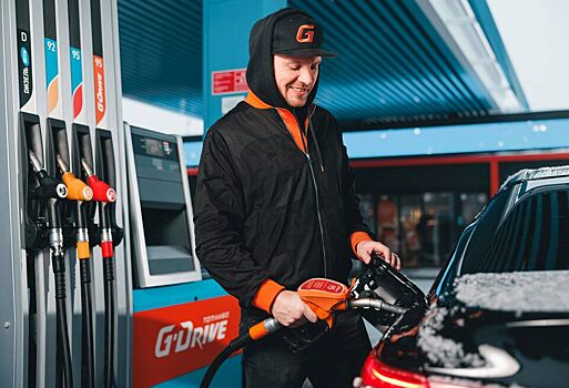 Российским автомобилистам предложили заправляться с выгодой