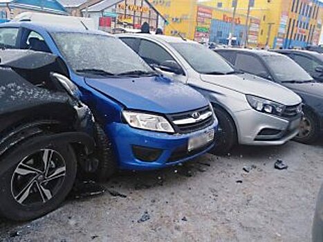 Неадекватный водитель протаранил три автомобиля в Башкирии