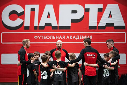 Экс-президент РПЛ Ашот Хачатурянц открыл футбольную академию в Москве