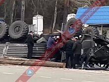 В поселке Чаадаевка перевернулся большегруз