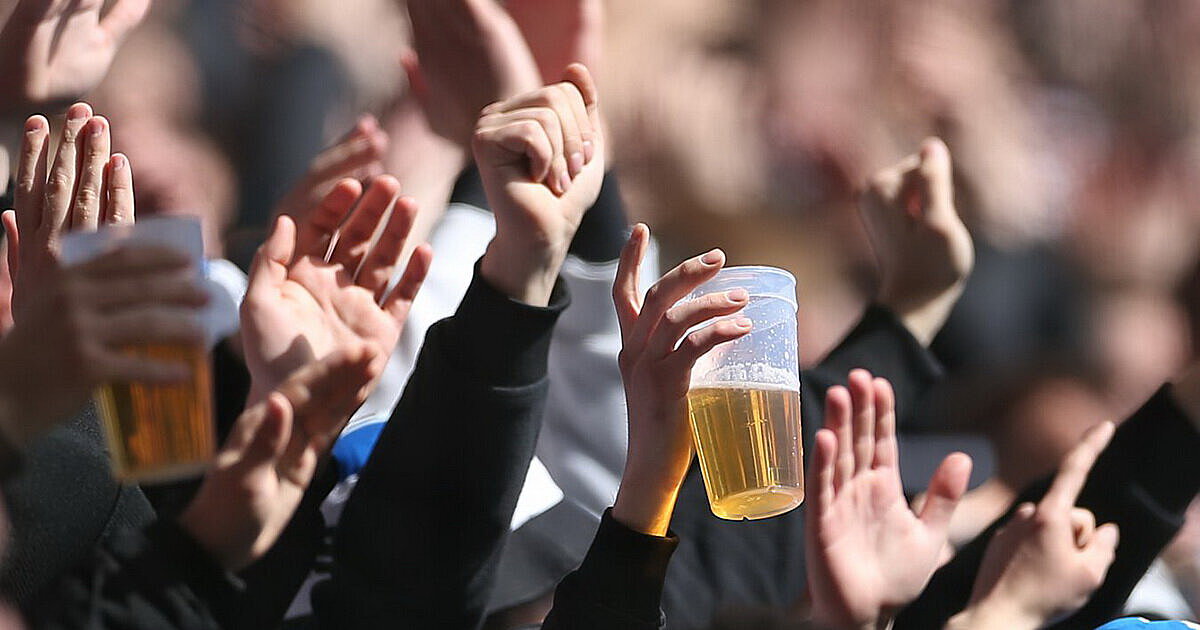 На стадионах Москвы разрешили продажу пива