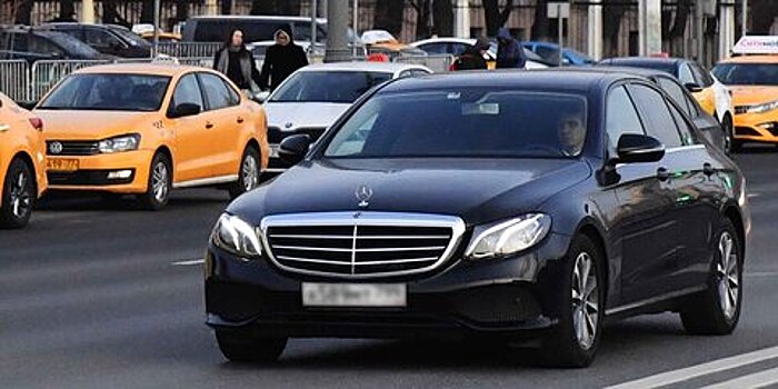 Премиальные такси и сервисы личных водителей могут допустить к работе в Москве в период пандемии