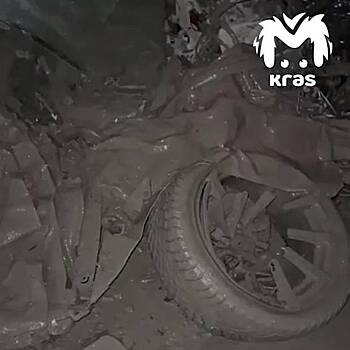 Последствия наезда 240-тонного грузовика на авто с россиянкой внутри попали на видео