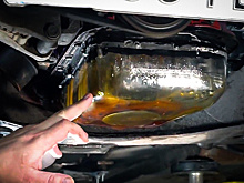 Видео: как выглядит работающий двигатель изнутри