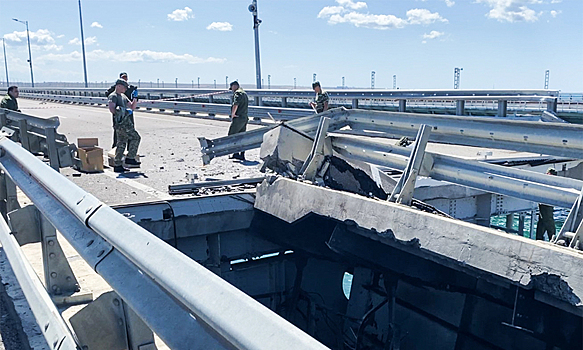 СБУ распространила кадры ударов по Крымскому мосту