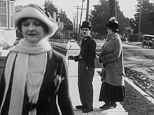 Чарли Чаплин оказался создателем популярного мема «неверный парень»