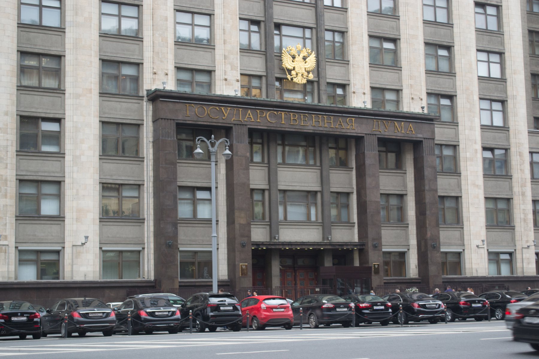 Сотрудница московского МФЦ осуждена за мошенничество с трудоустройством в Госдуму