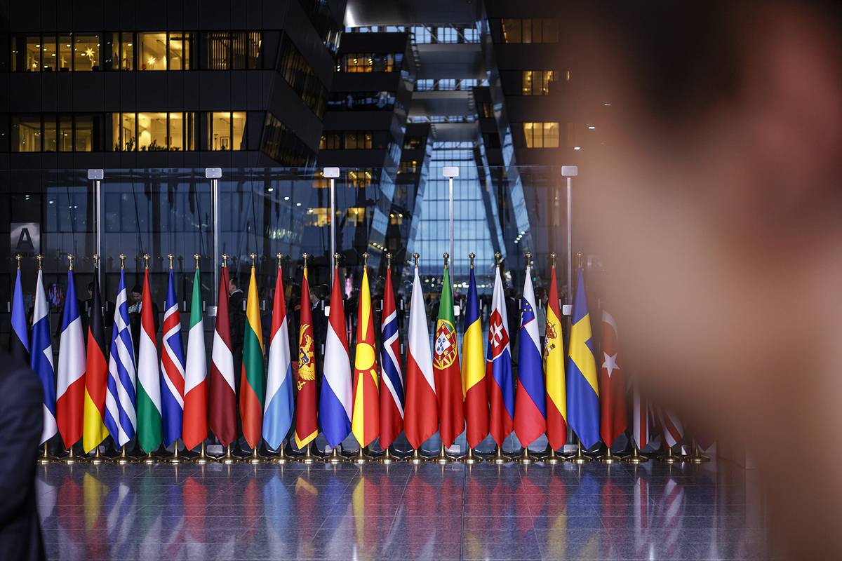 Миронов призвал прекратить поставки энергоносителей в страны НАТО