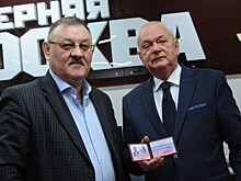 Главному редактору газеты «Вечерняя Москва» Александру Куприянову вручили удостоверение члена Попечительского совета ВНИИ МВД России