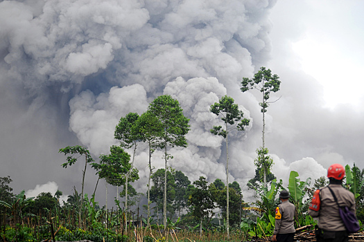 Извержение вулкана началось в популярной курортной стране