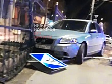 Пьяный нижегородец на иномарке протаранил забор церкви на Автозаводе