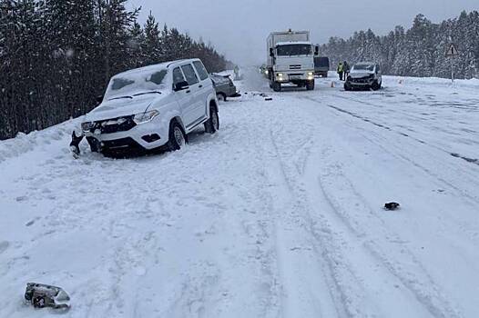 На трассе под Губкинским смяли друг друга три автомобиля