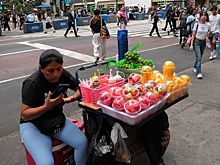 Трамп сделал исключения из пошлин из-за роста цен на продукты в США