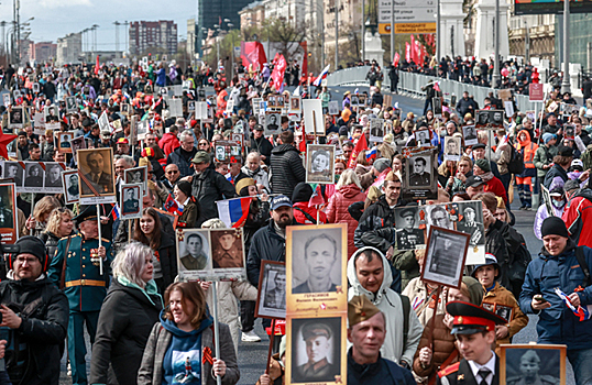 В центре Москвы началось шествие «Бессмертного полка»