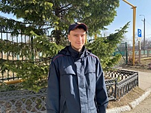 В Челябинской области полицейский спас провалившуюся в коллектор собаку