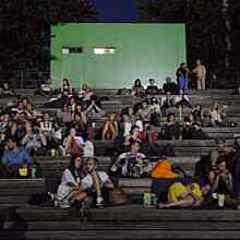 «КАРО» открывает летний кинотеатр в московском парке «Музеон»