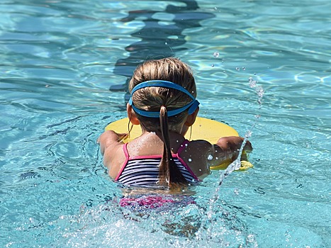 Воспитанники одного из детских садов Рязанского заняли первое место в состязаниях по плаванию