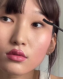 Как сделать модный макияж в стиле Барби за пару минут
