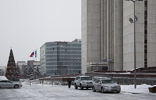 В Екатеринбурге УГМК снесёт недострой у облправительства