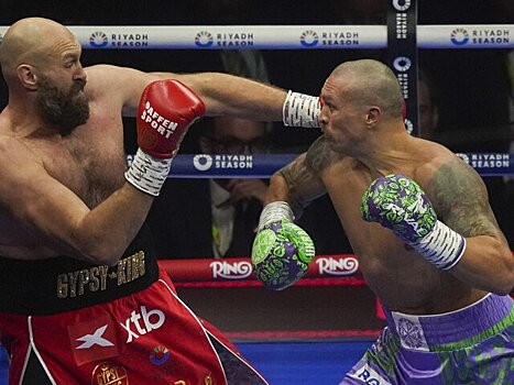 Усик вновь победил Фьюри в главном бою боксерского вечера в Эр-Рияде