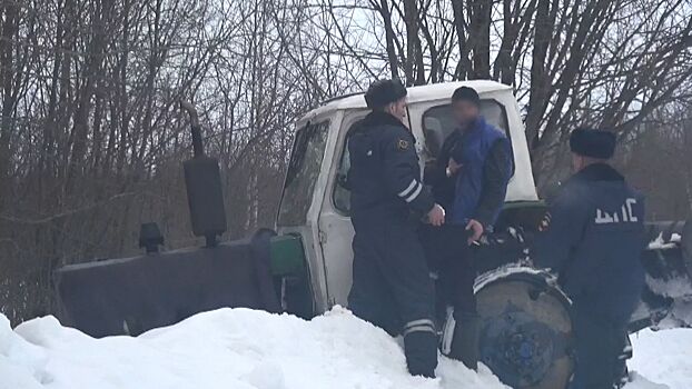 Пьяный тракторист устроил гонки под Костромой с любовницей