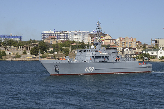 Новейший корабль противоминной обороны «Владимир Емельянов» прибыл к месту постоянного базирования в Севастополь
