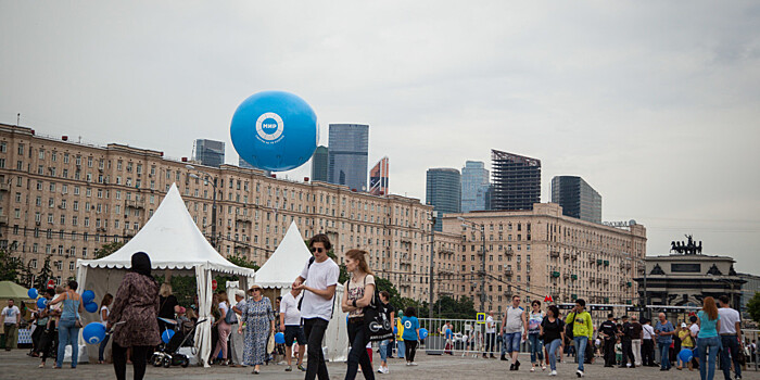 Квесты, угощения и мастер-классы: телекомпания «МИР» отметила с москвичами День России