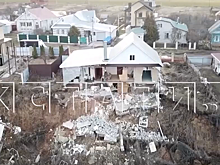 Дом, который обрушился в деревне Караулово, смыло в овраг из-за протечек на трубопроводе под землей
