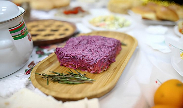 В Волгограде появились «доедатели» новогодних салатов и закусок