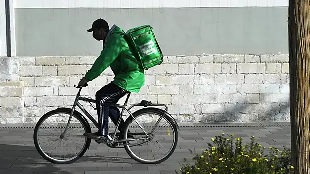 Депутат предложил создать черный список курьеров-нарушителей ПДД