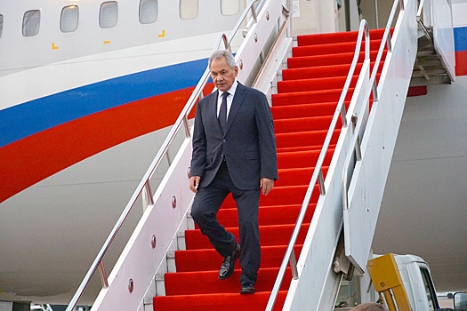 Шойгу прилетел в Лаос для переговоров с руководством страны