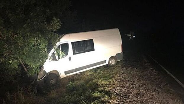 Восемь человек пострадали в аварии с участием двух минивэнов на Ставрополье