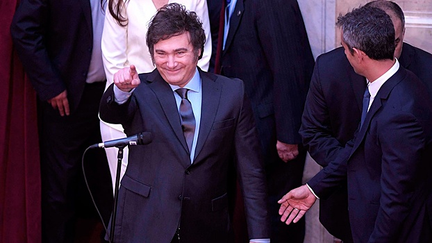 Новый президент Аргентины привел к присяге своих министров