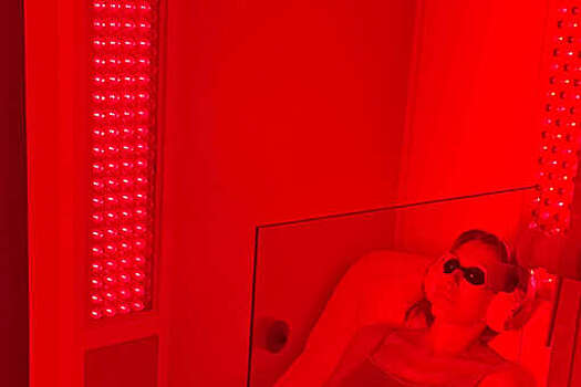 Бизнесвумен Светлану Бондарчук засняли в купальнике на процедуре