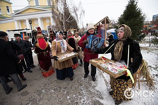 Танцы с бубнами: как а Омске отмечают День народного единства