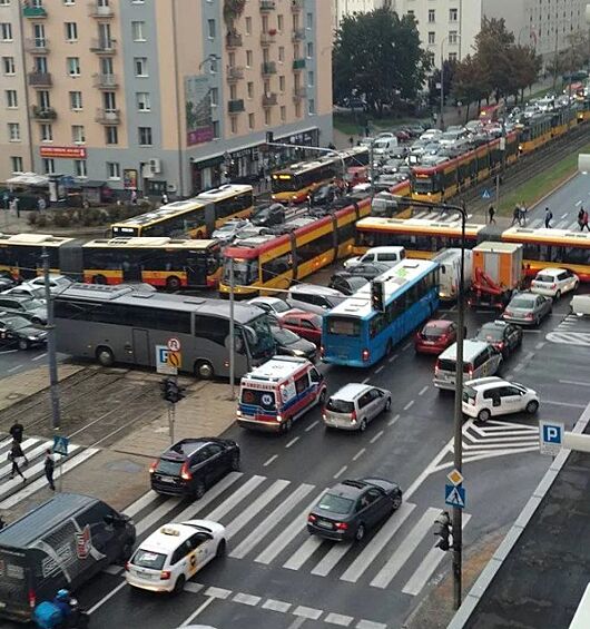 Когда на работу придется идти пешком. Полчаса еще точно топать…  