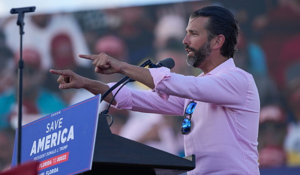 Сын Трампа высказался о «клоунах с украинскими флагами» в соцсетях