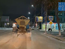 В Избербаше ведется засыпка песком наиболее опасных участков автомобильных дорог