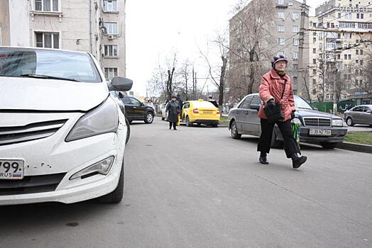 Как наказать водителей за парковку на тротуаре