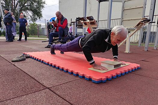 Знак ГТО на груди у него: житель Дона к своему 85-летию сдал нормативы на золотой значок