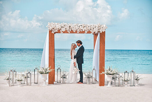Курорт Raffles Maldives Meradhoo приглашает провести свадебную церемонию под водой
