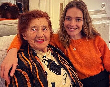 Наталья Водянова с детьми прилетела поздравить бабушку с 92-летием