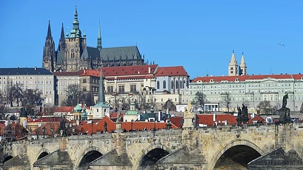 Чехия отказала россиянам в гуманитарных визах