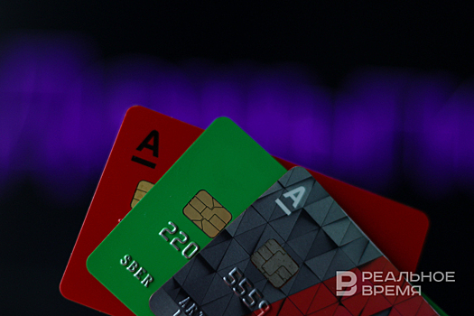 Специалист предупредил об опасности перевода денег на карты физических лиц