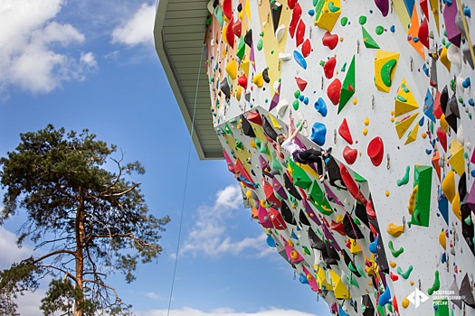 Курянин выиграл турнир по скалолазанию в Москве