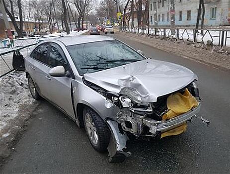 В Промышленном районе столкнулись два автомобиля Chevrolet