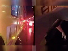 Высунувшаяся из днища автобуса рука напугала байкера