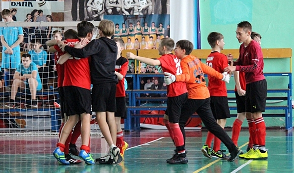 Камышане победили в областном турнире школьников по мини-футболу
